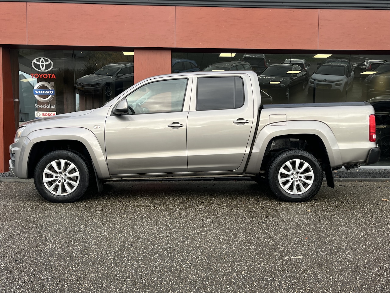 Volkswagen Amarok - 3.0 TDI 4Motion Plus Cab Comfortline AUT. | Cruise | Carplay | Camera | Trekhaak - AutoWereld.nl