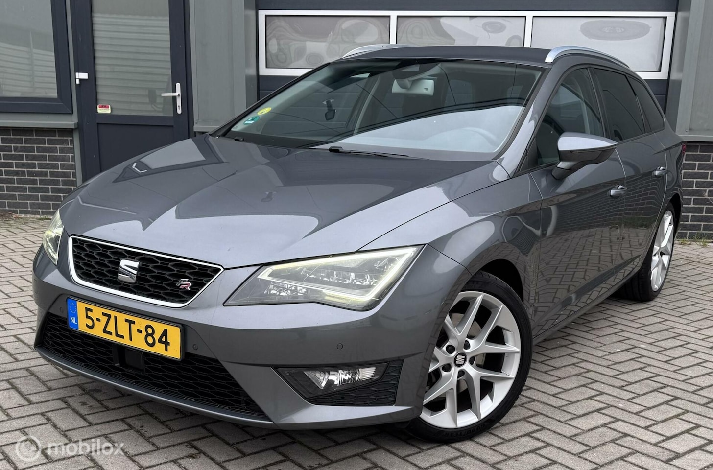 Seat Leon ST - 2.0 TDI FR Dynamic/ EXPORT!!!! 1e EIGENAAR AFK. - AutoWereld.nl