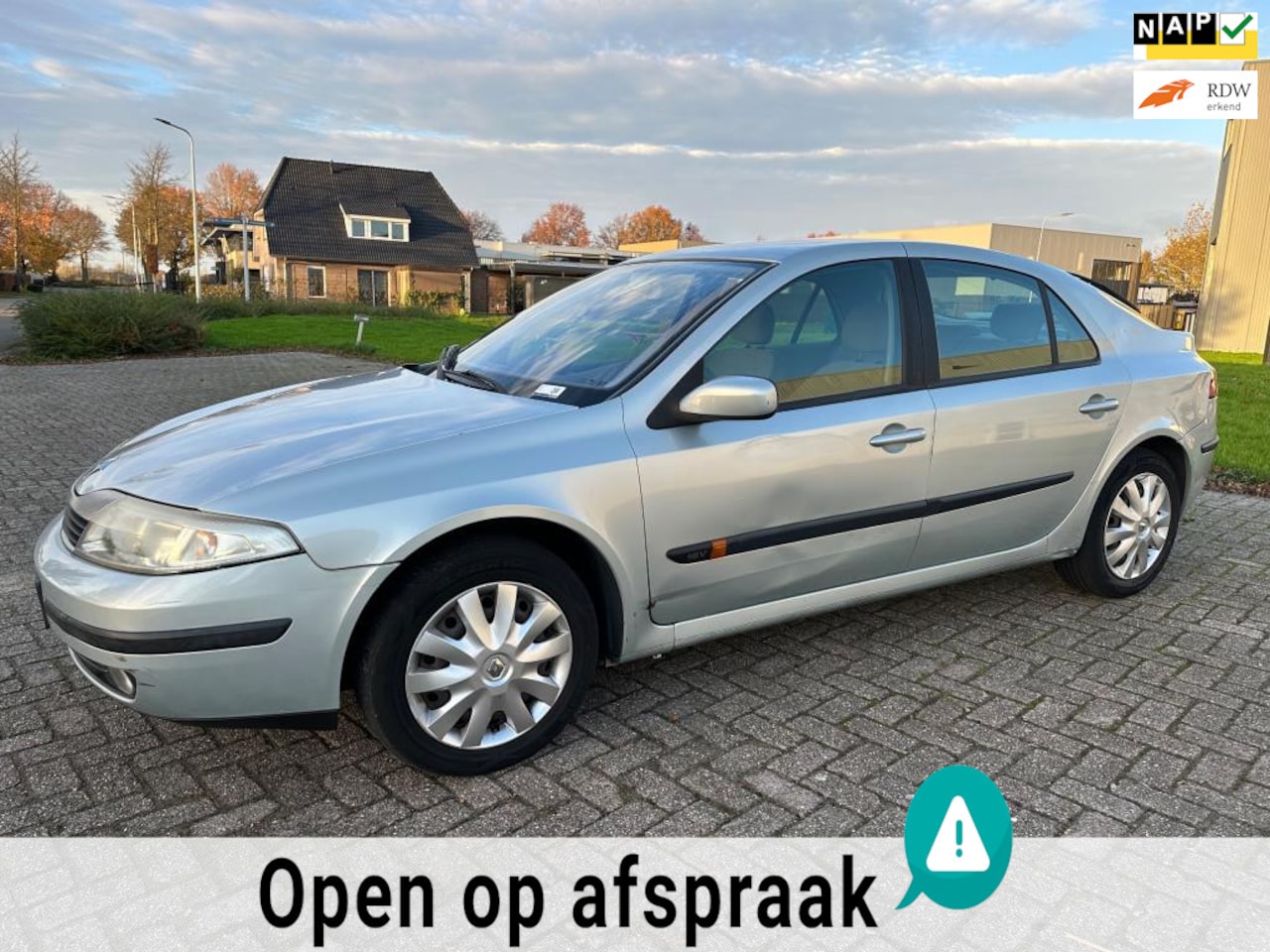 Renault Laguna - 1.6-16V Authentique 1.6-16V Authentique - AutoWereld.nl