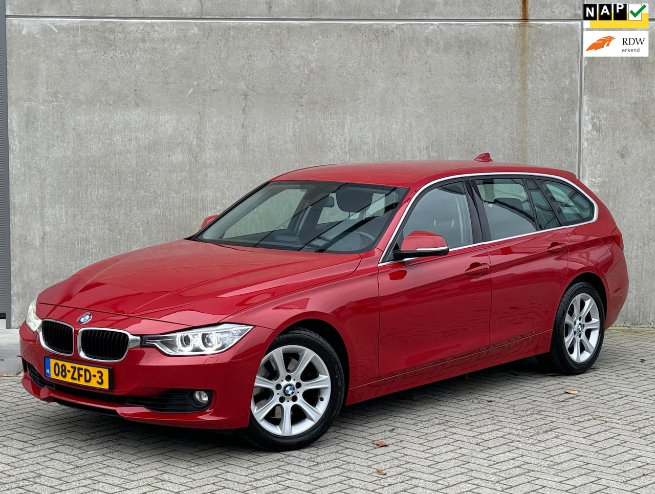 BMW 3-serie Touring - 2.0 328I 245pk 2012 Rood LEDER|XENON|NAP - AutoWereld.nl