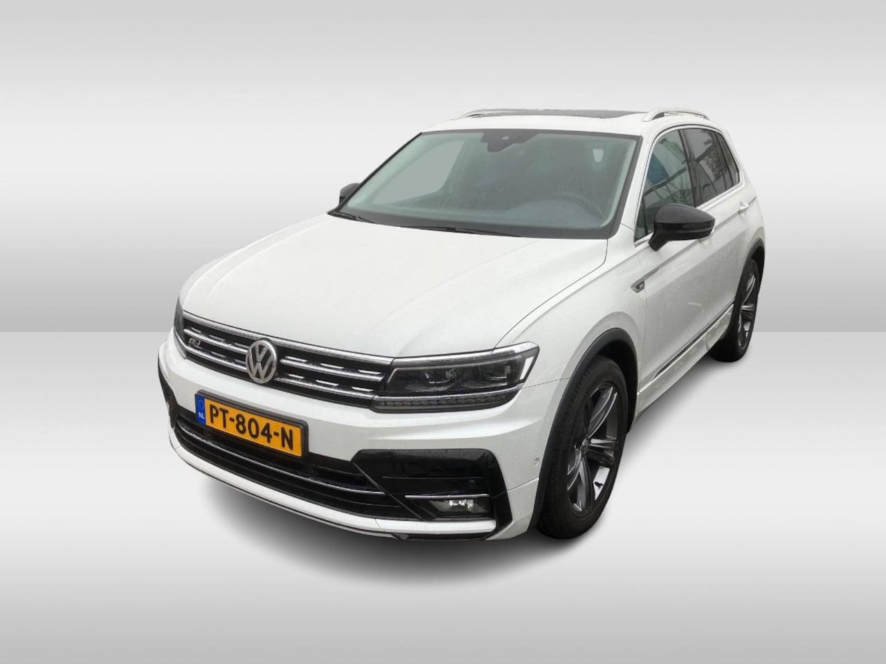 Volkswagen Tiguan - 1.4 TSI ACT Highline R-line / Trekhaak / Panoramadak / 360Camera / Keyless / 19'' / Virtua - AutoWereld.nl