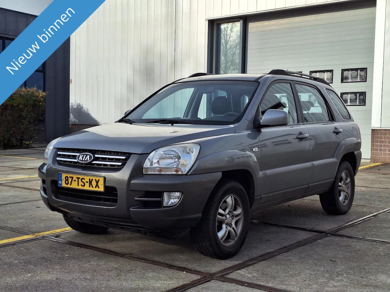 Kia Sportage - €2750,-2.0 CVVT Comf. Airco Trekhaak Apk 2025 - AutoWereld.nl