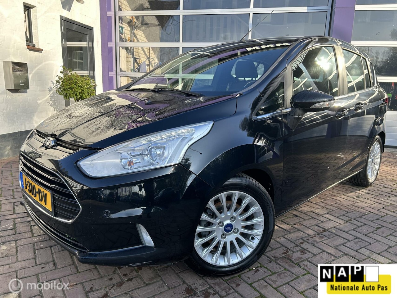 Ford B-Max - 1.0 EcoBoost Titanium * NAVIGATIE * TREKHAAK - AutoWereld.nl