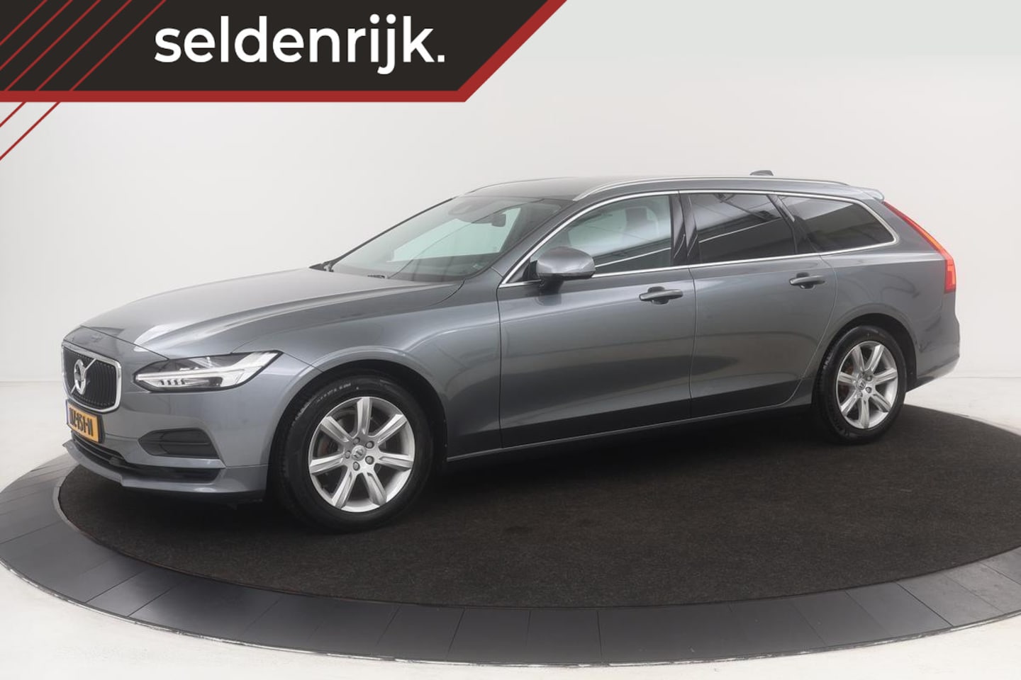 Volvo V90 - 2.0 D3 Momentum | Carplay | Stoelverwarming | Leder | Adaptive cruise | Trekhaak | Dodehoe - AutoWereld.nl