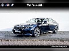 BMW 5-serie - Sedan 520i Panoramadak| Trekhaak | Driving Assistant Plus | Harman Kardon