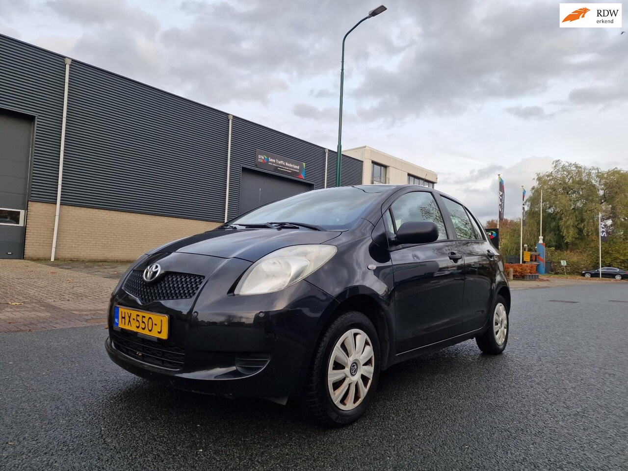 Toyota Yaris - 1.0 VVTi Spirit NAVI PSENSOR CRUISE TREKHAAK 2 X SLEUTELS - AutoWereld.nl