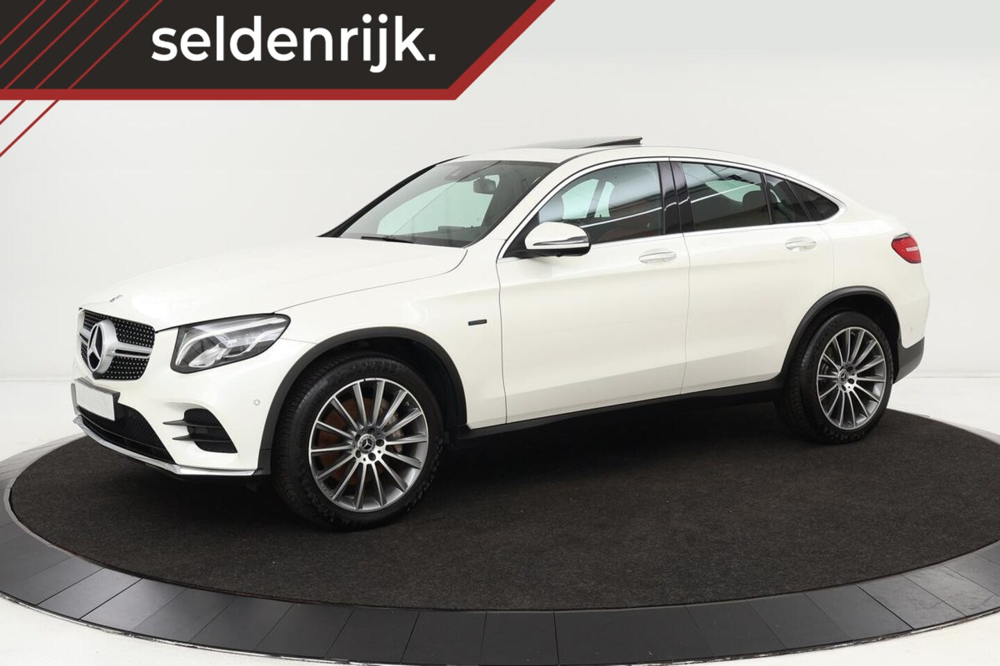 Mercedes-Benz GLC-klasse Coupé - 350e 4Matic AMG | Schuifdak | Luchtvering | Leder | Trekhaak | Memory | 360 Camera | Full - AutoWereld.nl