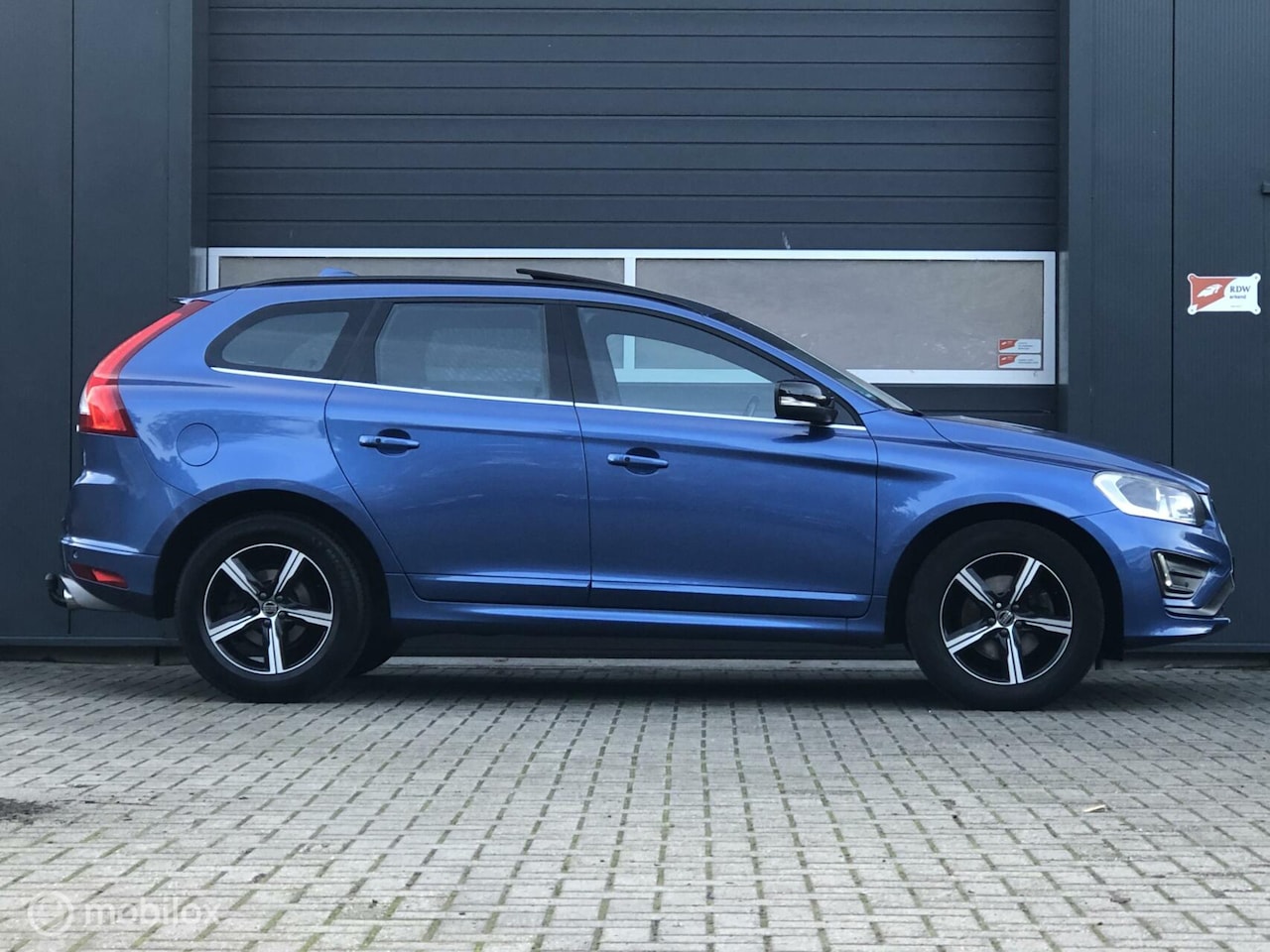 Volvo XC60 - 2.0 D4 Geartronic-8 R-Design Panorama Adap cruise - AutoWereld.nl