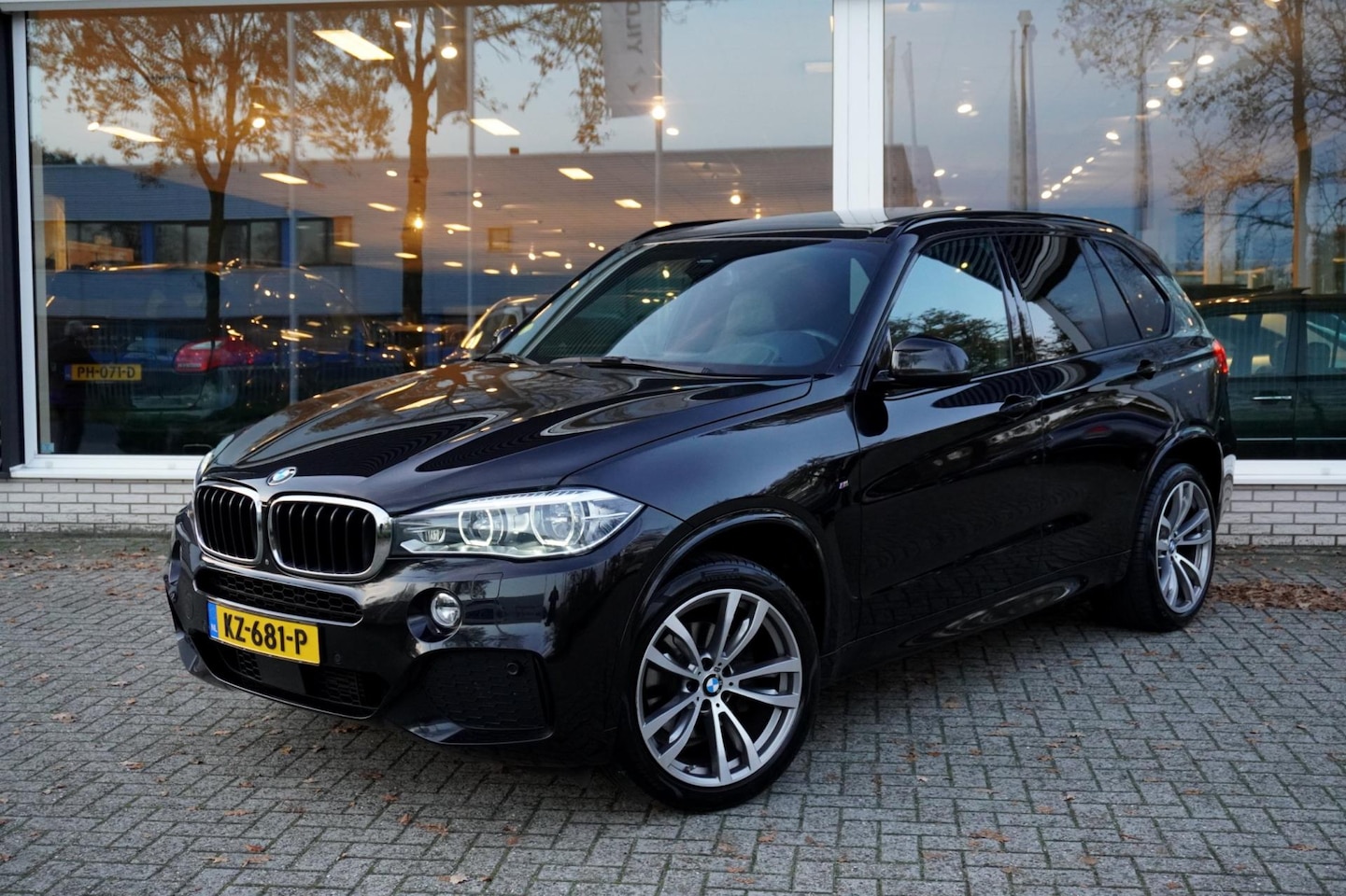 BMW X5 - XDrive30d M-Pakket NL AUTO HUD ACC PANO Trekhaak - AutoWereld.nl