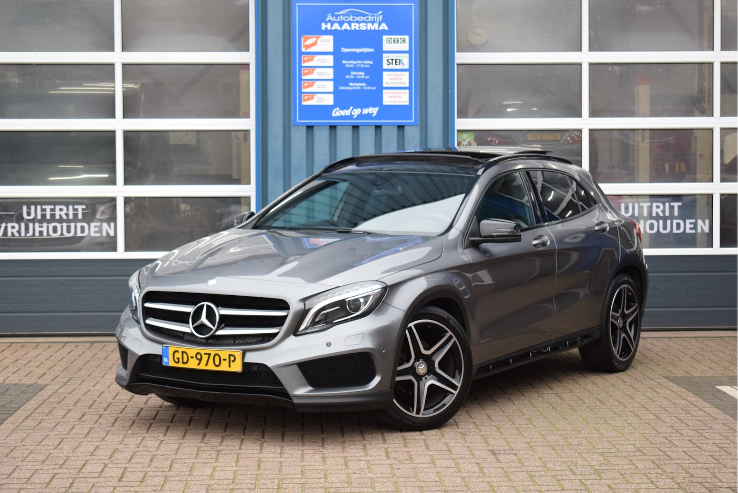 Mercedes-Benz GLA-Klasse - 200 Ambition Comfort AMG Night pakket Panoramadak - AutoWereld.nl