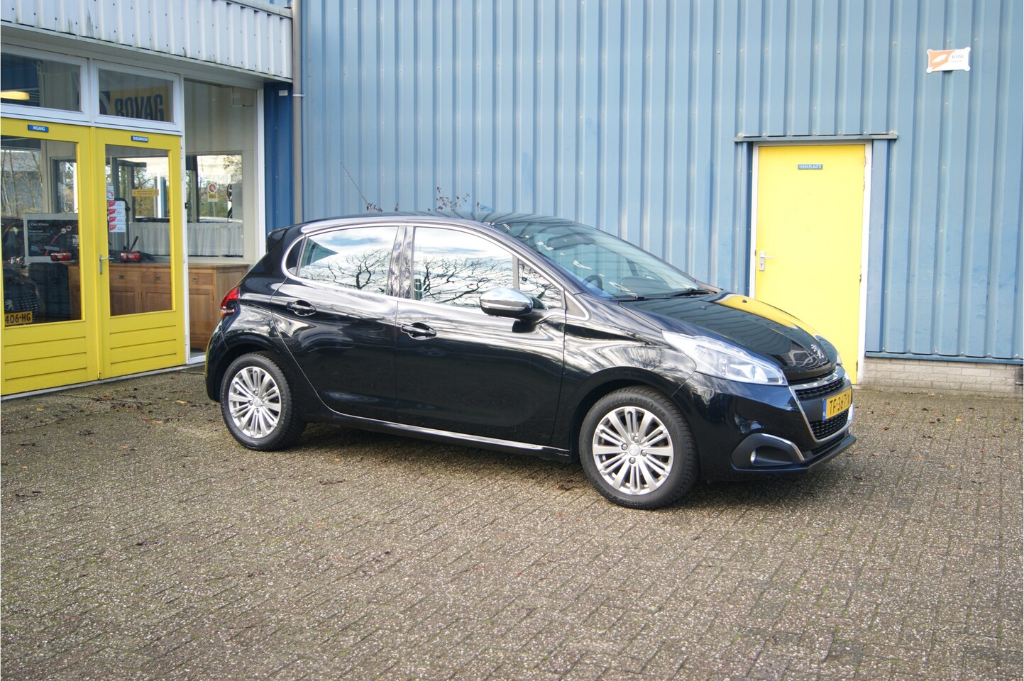 Peugeot 208 - 1.2 PureTech Blue Lease Executive 1.2 PureTech Blue Lease Executive, Airco/ECC, Navi!!! - AutoWereld.nl