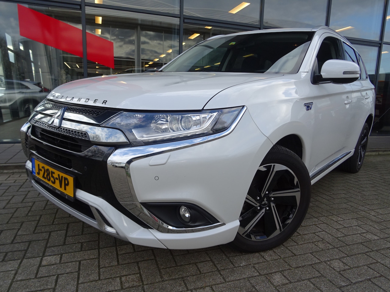 Mitsubishi Outlander - 2.4 PHEV Pure / 240 PK  / DEALER ONDERHOUDEN - AutoWereld.nl