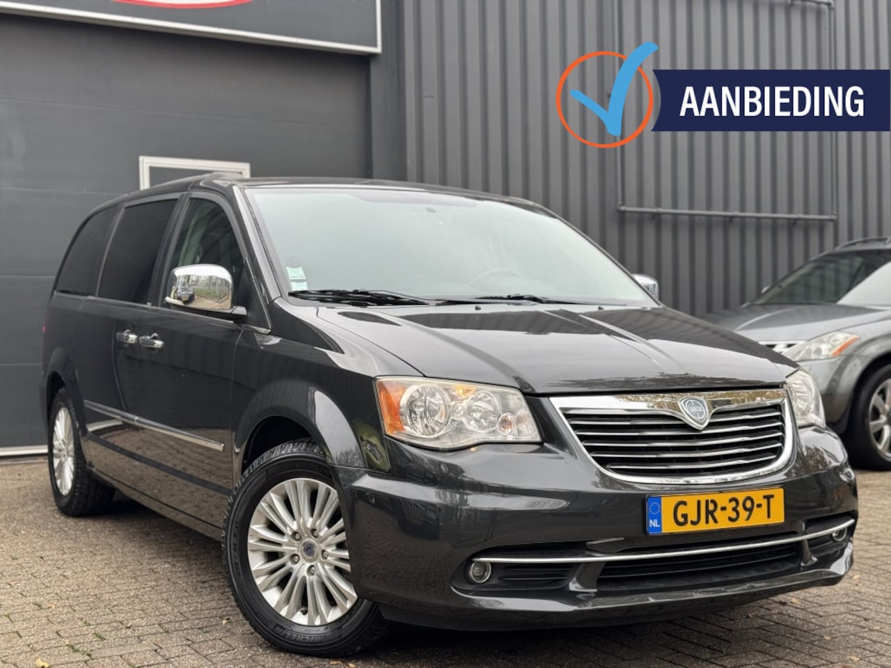 Lancia Voyager - 3.6 V6 AUT StowNGo 7P/DVD/Trekhaak. - AutoWereld.nl