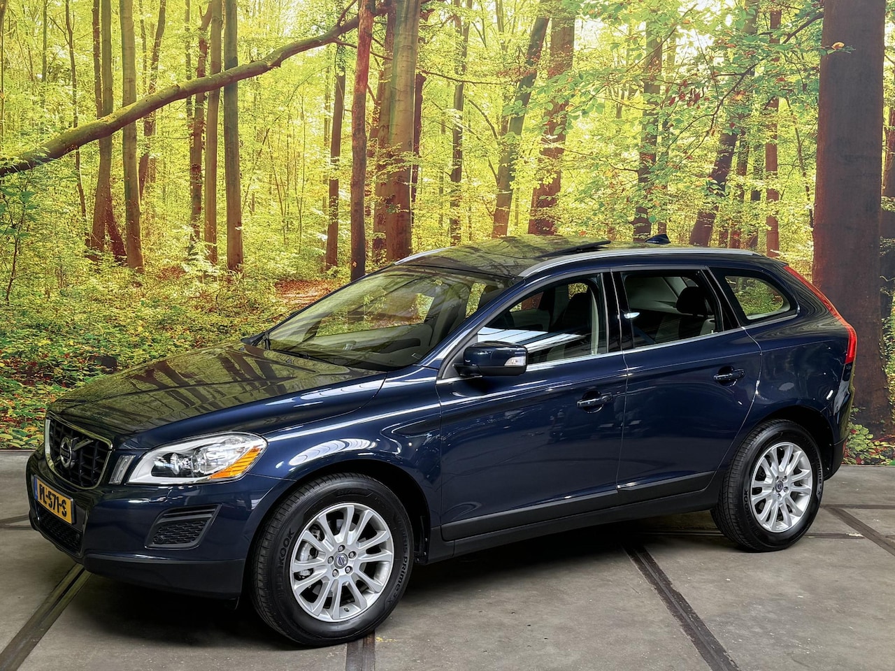 Volvo XC60 - 2.4 D5 AWD Summum Plus Automaat Euro 5 Panoramadak Camera Keyless Leder Navi Xenon - AutoWereld.nl