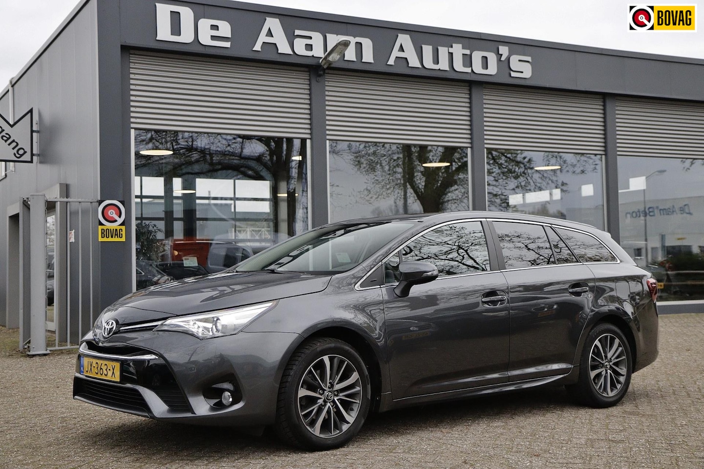 Toyota Avensis Touring Sports - 1.8 VVT-i Lease Pro Navi Cruise Trekhaak - AutoWereld.nl