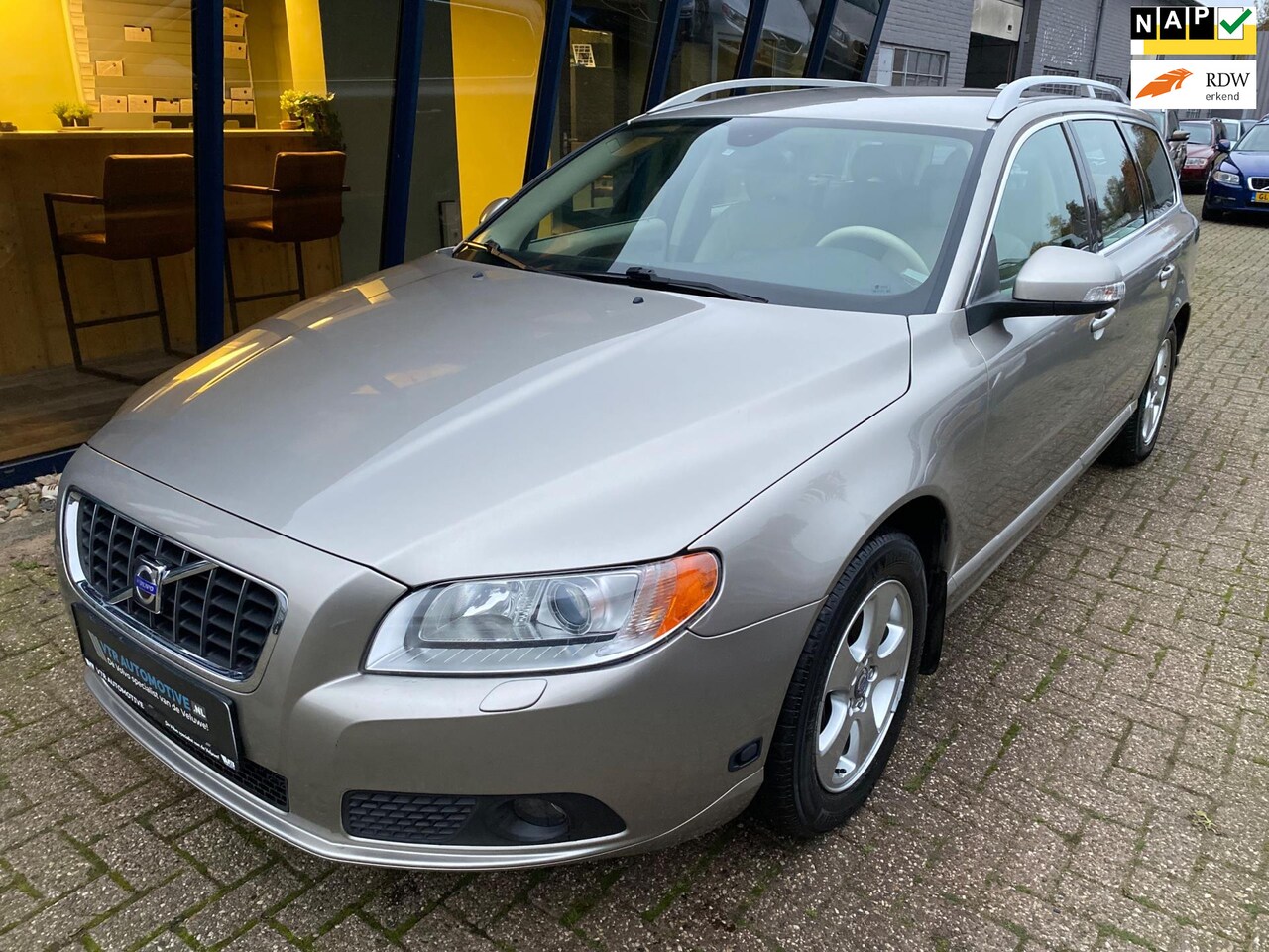 Volvo V70 - 2.5FT Summum 200PK LEER / ECC / TREKHAAK - AutoWereld.nl