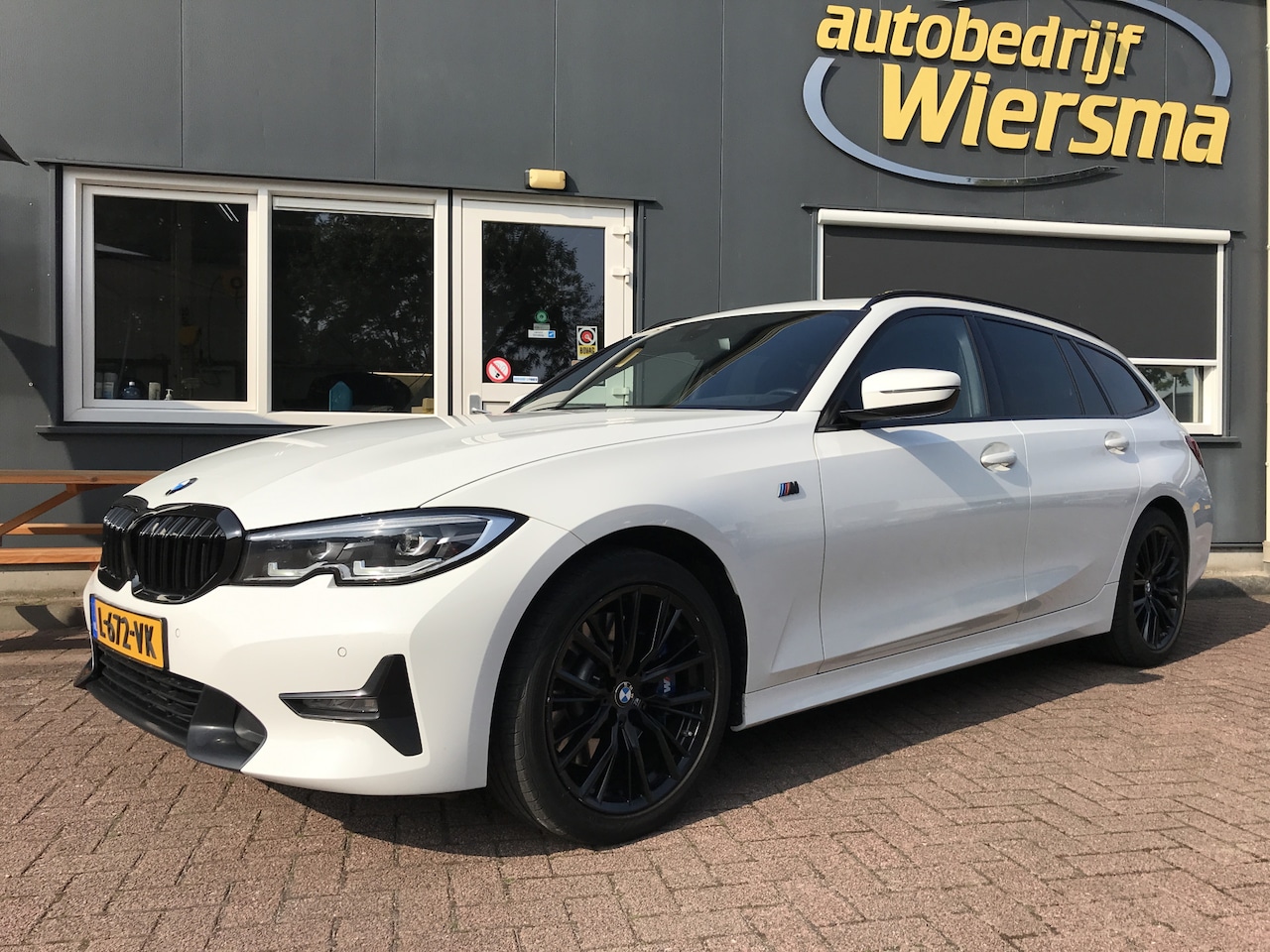 BMW 3-serie Touring - 330i Business Edition M-Pakket Electrische trekhaak 258PK dealer onderhouden - AutoWereld.nl