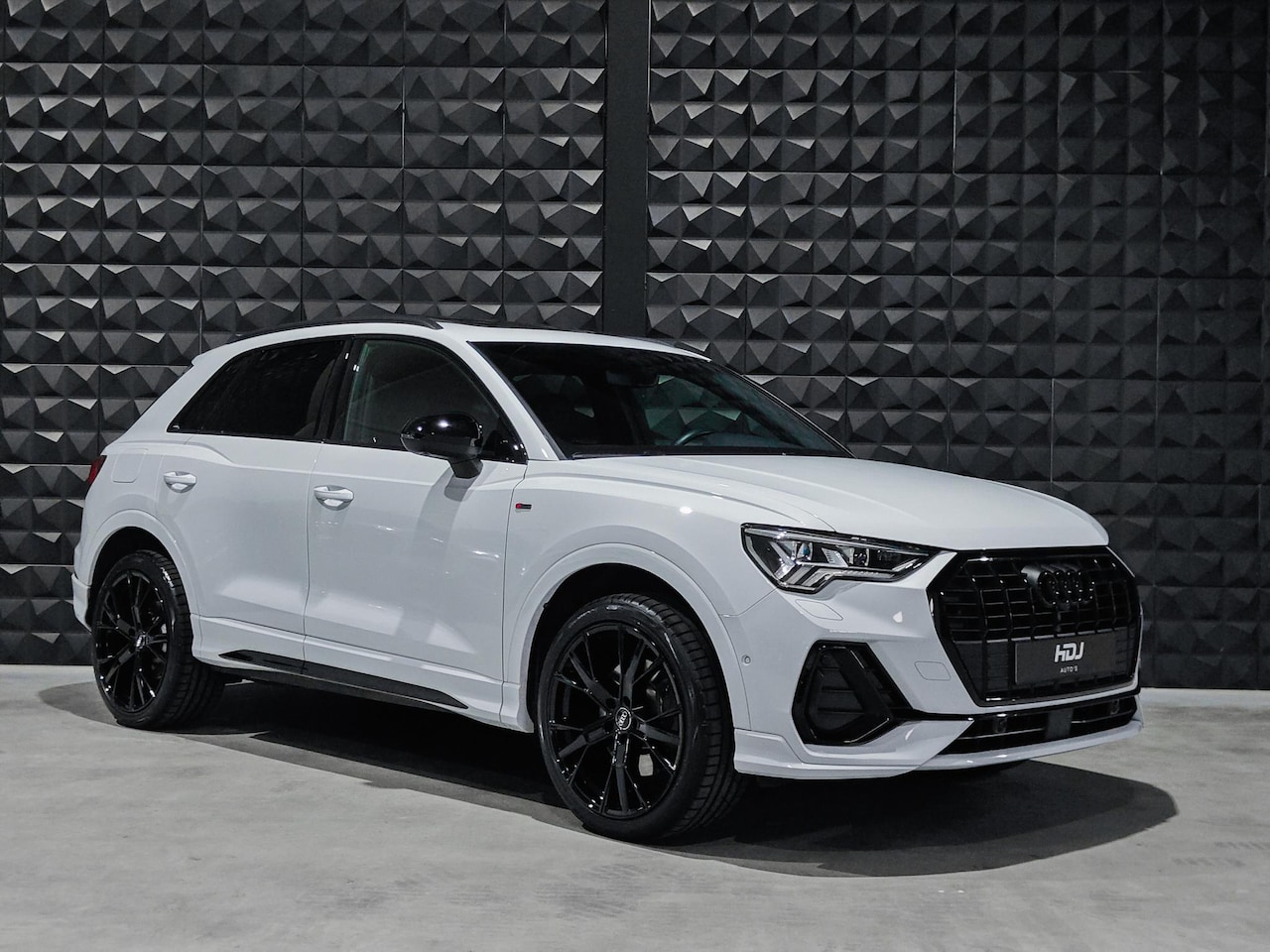 Audi Q3 - 45 TFSI e S edition | PANO | Topv. | B&O | 20" | Memo | Matrix | Side | Leer | - AutoWereld.nl