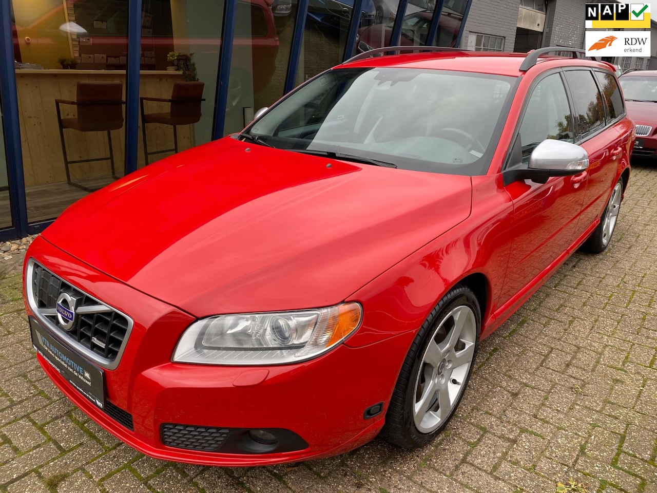 Volvo V70 - 2.5FT R-Design 230PK Automaat LEER / XENON / PDC / TREKHAAK - AutoWereld.nl