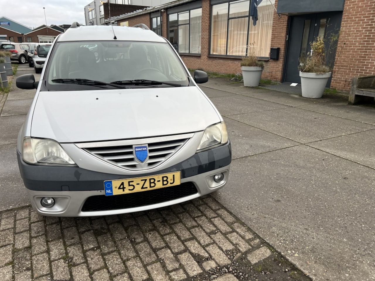 Dacia Logan MCV - 1.6-16V Lauréate 1.6-16V Lauréate - AutoWereld.nl