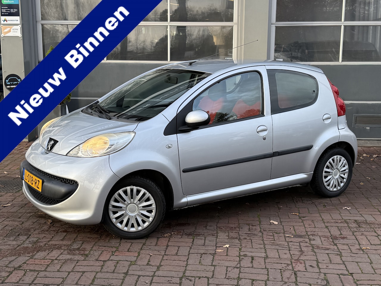 Peugeot 107 - 1.0-12V XR Airco,Cv,Elect.ramen,Radio/cd Bj 2008 Km 127.000 - AutoWereld.nl