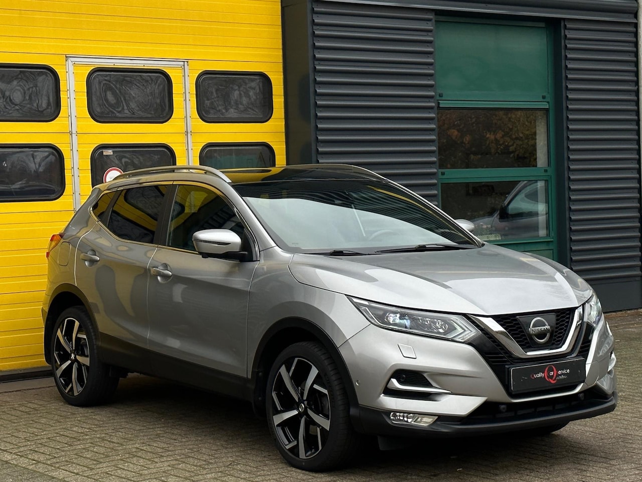 Nissan Qashqai - 1.2 Tekna+ XENON/LED/Panorama/Leer - AutoWereld.nl