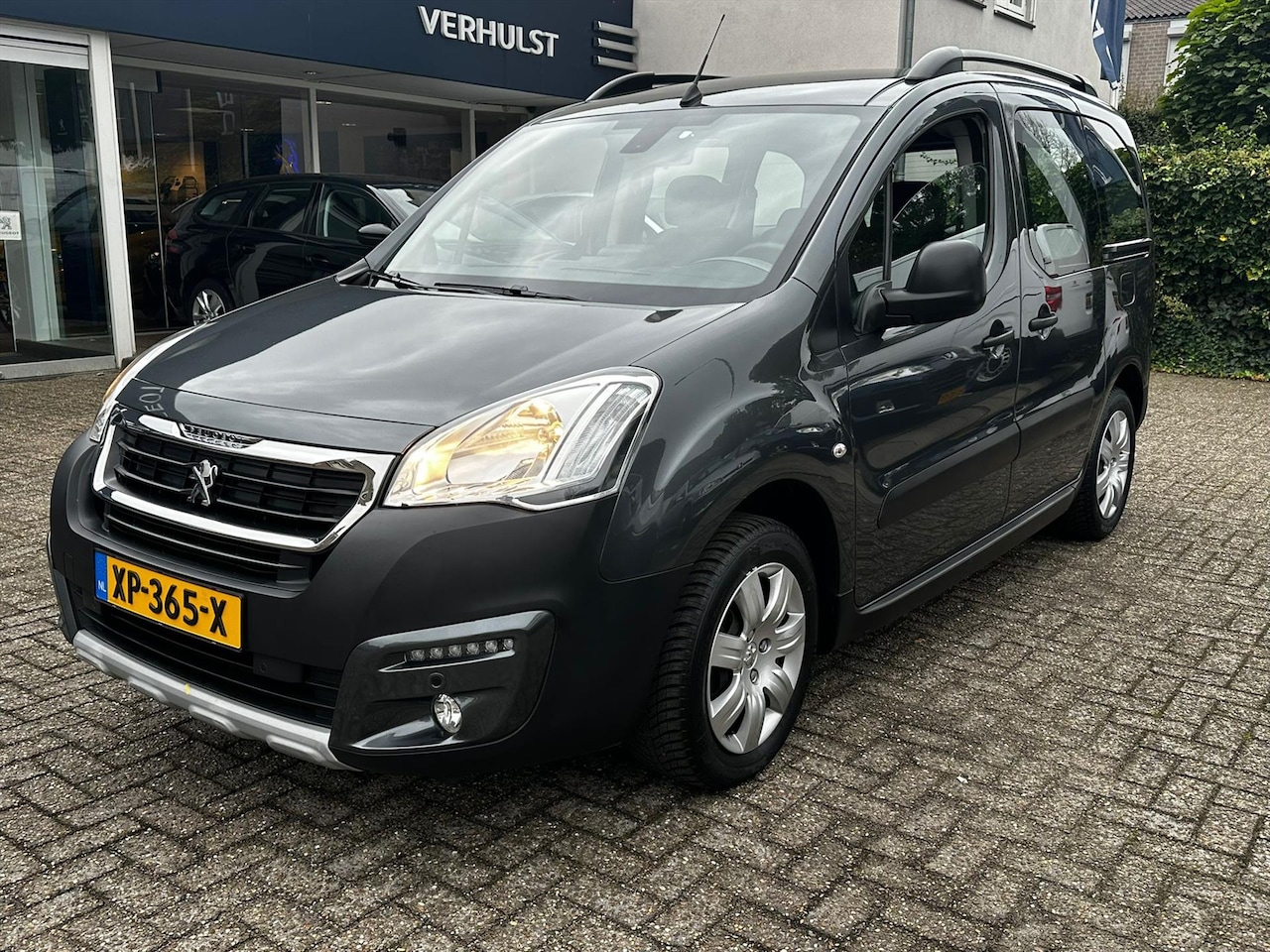 Peugeot Partner Tepee - 1.2 PureTech Active 1.2PURETECH 110PK Active - AutoWereld.nl