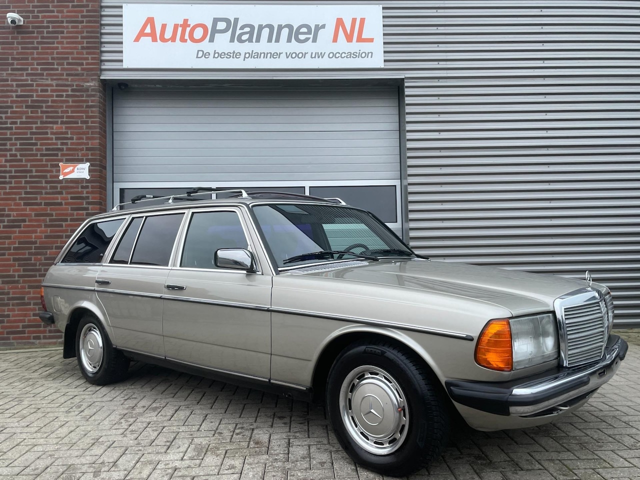 Mercedes-Benz 200-280 (W123) Combi - 230 TE! Oldtimer! - AutoWereld.nl