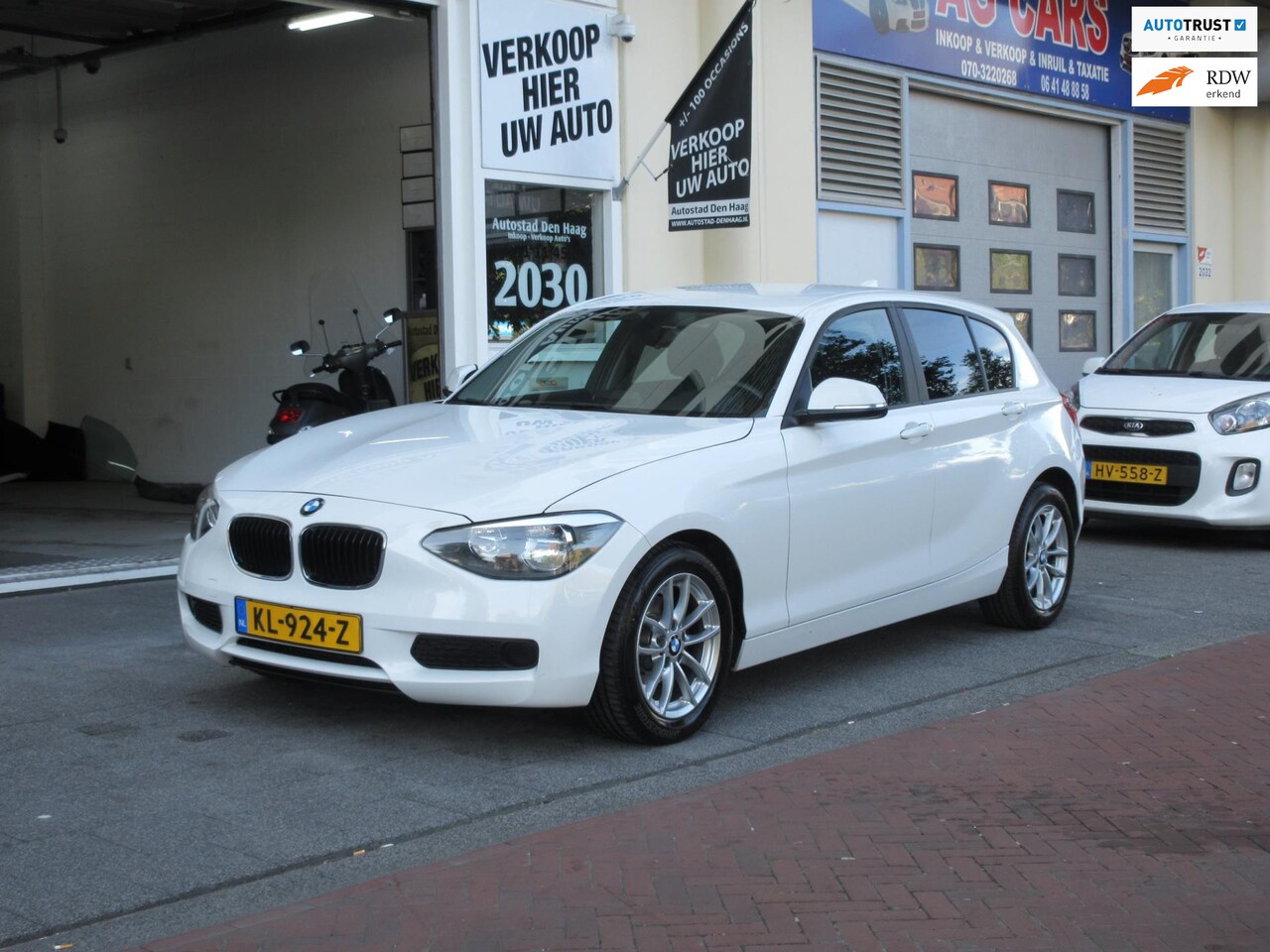 BMW 1-serie - 116d Business Automaat Airco Navi Stoelverwarming - AutoWereld.nl