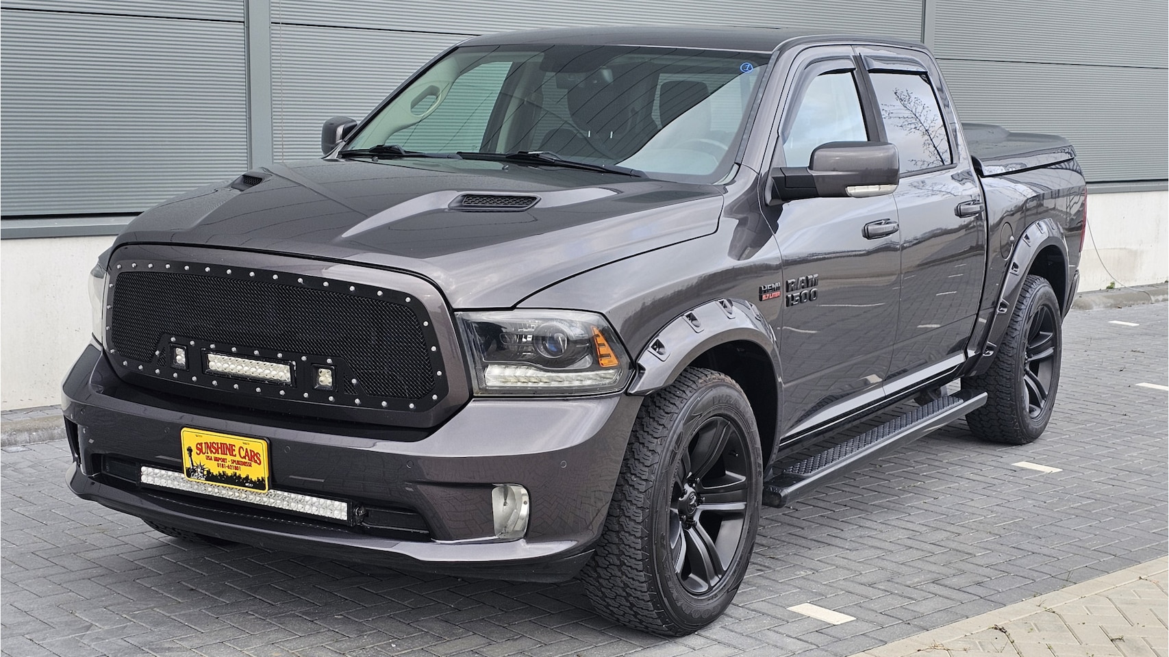 Dodge Ram 1500 - SPORT 4X4 CREW CAB. 5,7LTR V8 AUT. BLACK EDITION - AutoWereld.nl