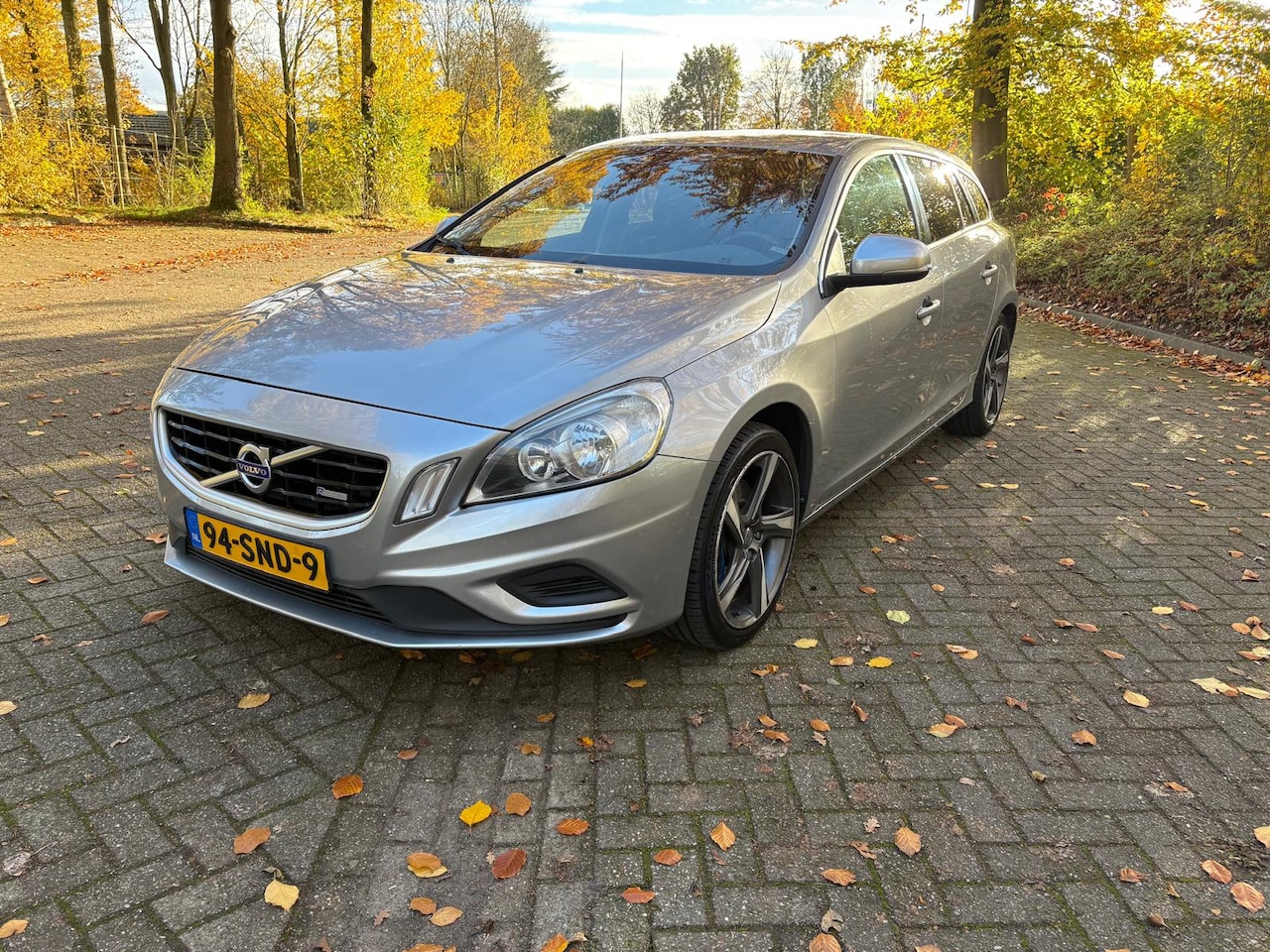 Volvo V60 - 2.0 T5 R-Design - AutoWereld.nl