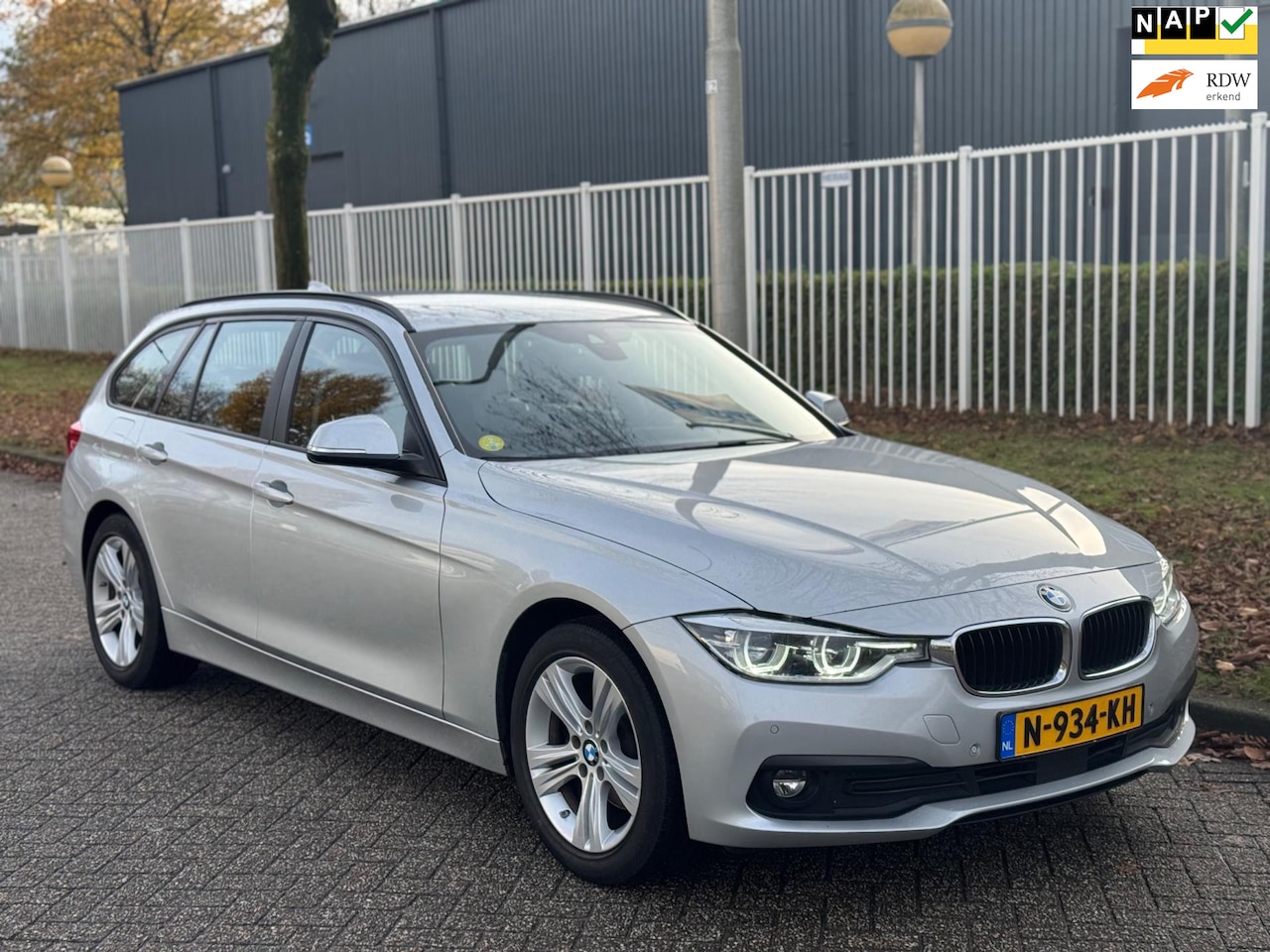 BMW 3-serie Touring - 320d High Executive Navi | HUD | Cruise | LED | Cruise - AutoWereld.nl