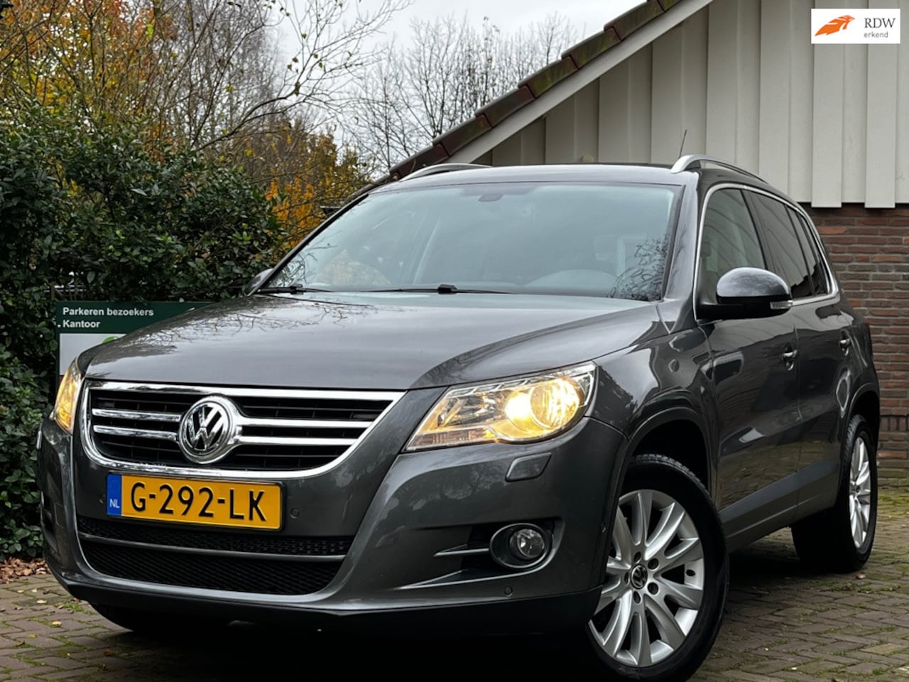 Volkswagen Tiguan - 1.4 TSI Sport&Style| *1e Eigenaar* | Navigatie | 1800kg trekgewicht | *Goed onderhouden* - AutoWereld.nl