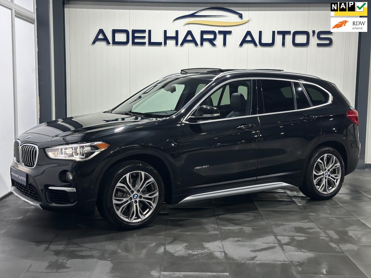 BMW X1 - XDRIVE28I 231 PK Automaat / Panoramadak / Leder / Navigatie full map / Camera - AutoWereld.nl