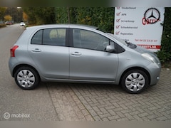 Toyota Yaris - 1.3 VVTi Sol MMT automaat met airco en lage km