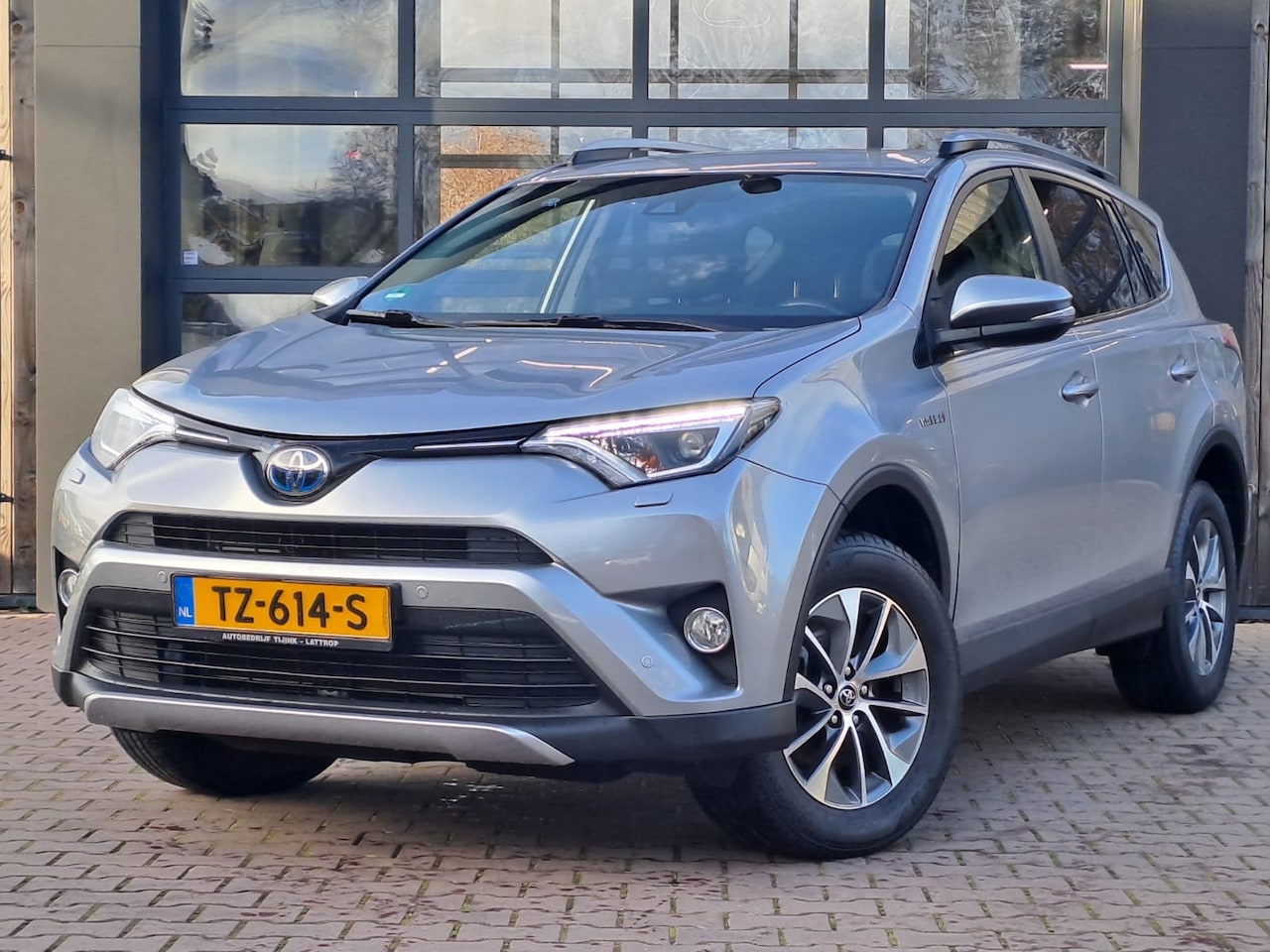 Toyota RAV4 - 2.5 Hybrid AWD Energy | LED | Trekhaak | Cruise | PDC | Camera | Stoelverwarming | - AutoWereld.nl