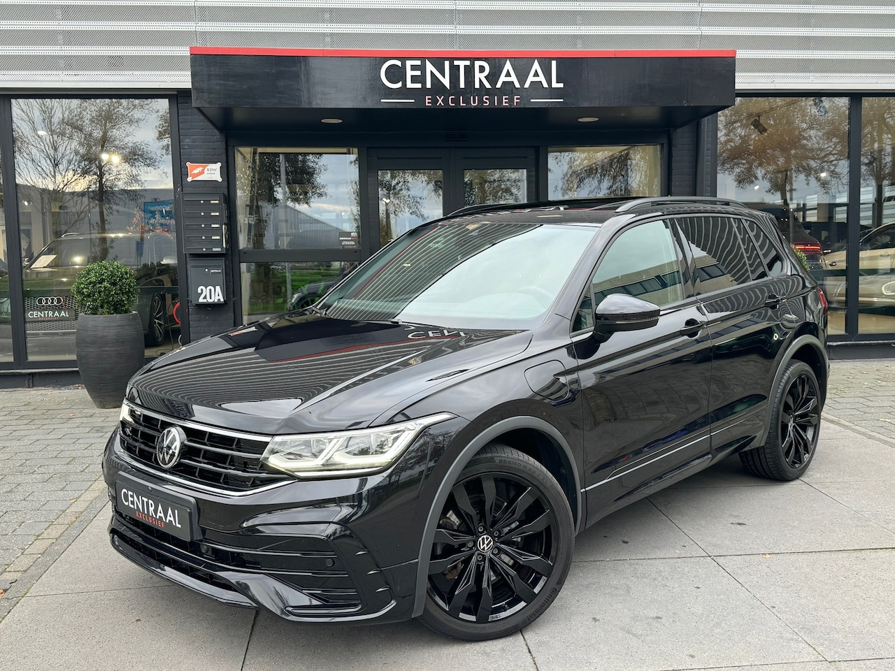 Volkswagen Tiguan - 1.4 TSI eHybrid R-Line 245PK|Pano|360Camera|Memory|Leder|IQ Light|Carplay|Keyless|Ambient - AutoWereld.nl