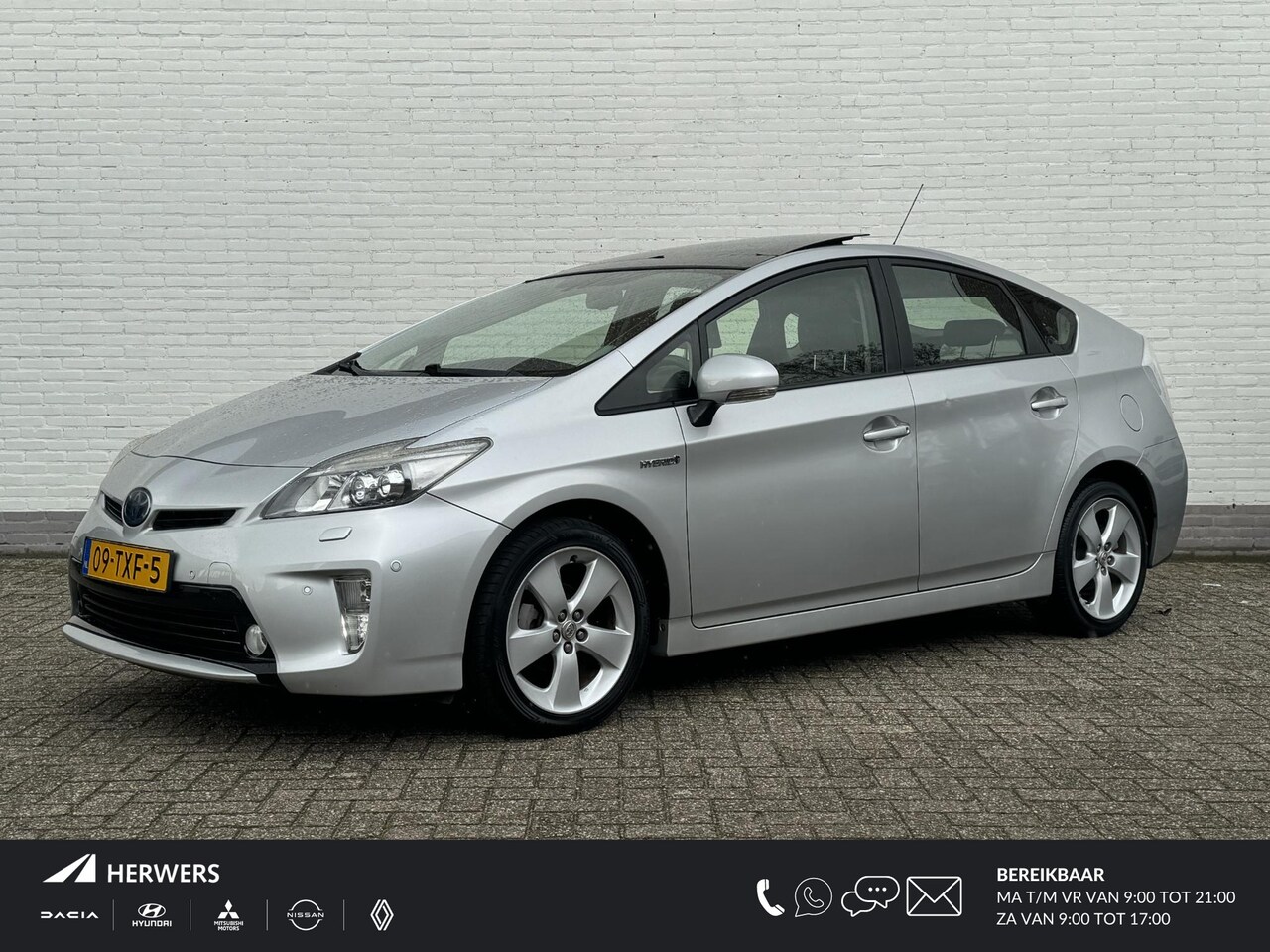 Toyota Prius - 1.8 Executive Business / Navigatie / Headup Display / Schuif&kantel Dak / Stoelverwarming - AutoWereld.nl