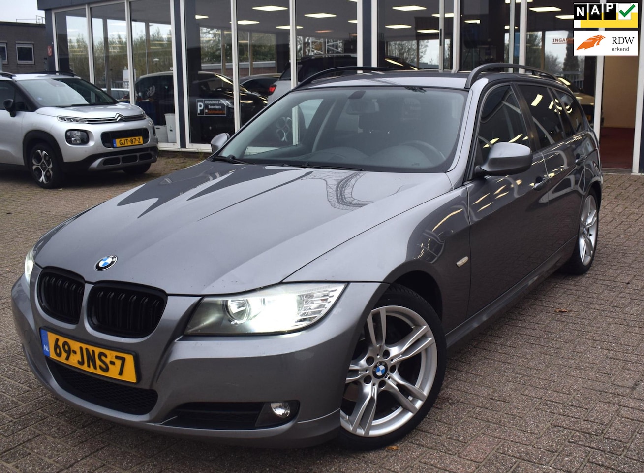 BMW 3-serie Touring - 320i Business Line | ACHTER UIT RIJ SENSOREN| LEDEREN STUURWIEL| AIRCO - AutoWereld.nl