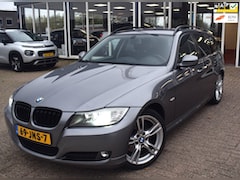 BMW 3-serie Touring - 320i Business Line | ACHTER UIT RIJ SENSOREN| LEDEREN STUURWIEL| AIRCO