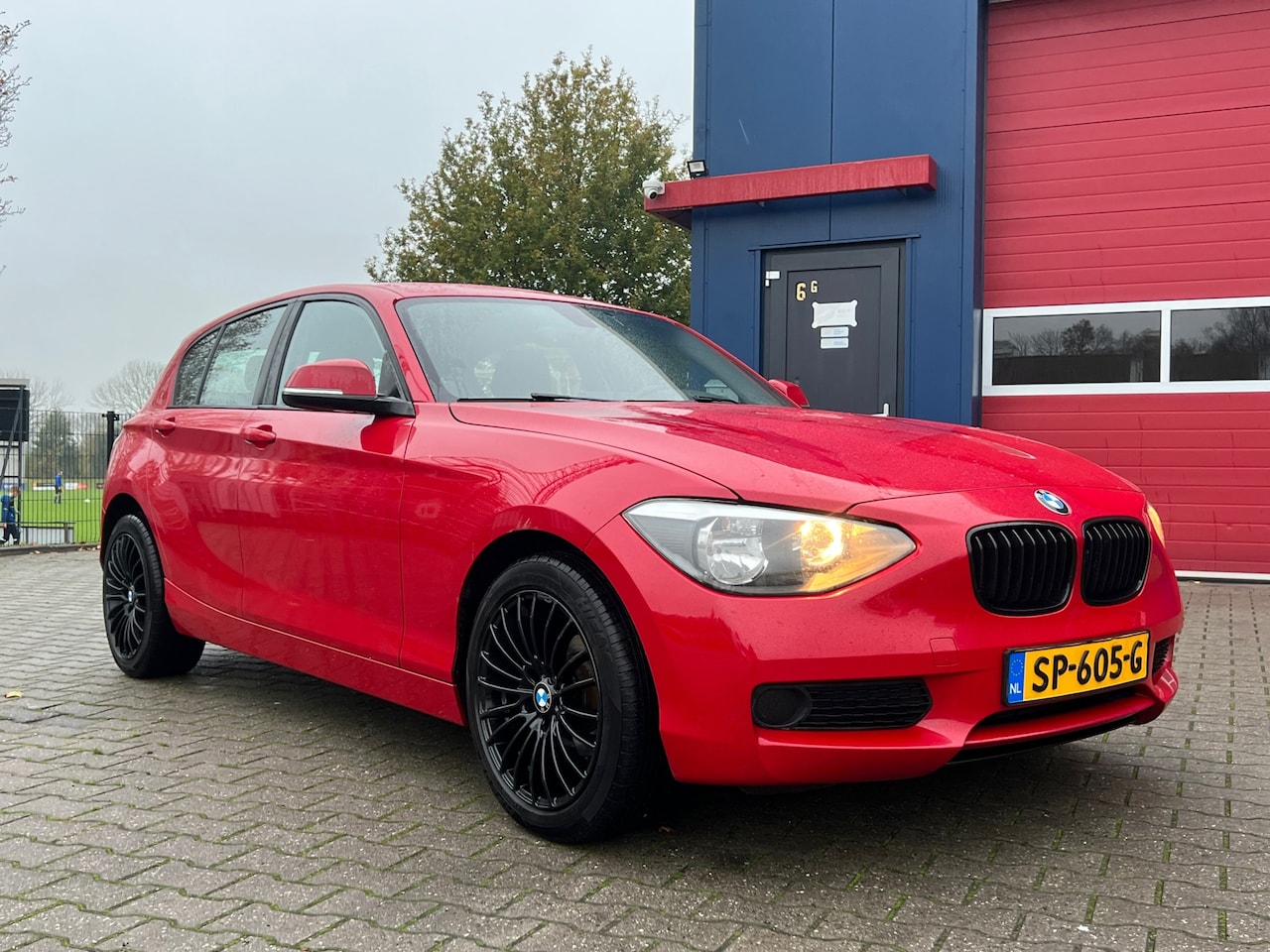 BMW 1-serie - 116i Executive + Cruise + Clima + Navi - AutoWereld.nl