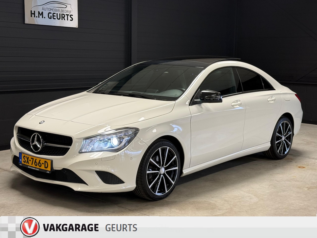 Mercedes-Benz CLA-Klasse - 180 Panoramadak Night Pakket Led 18 inch! Mooi! - AutoWereld.nl