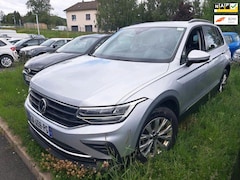 Volkswagen Tiguan - 2.0 TDI Life Business aut Key less Vertual elek achterklep dodehoek 100% Deal 1st eig