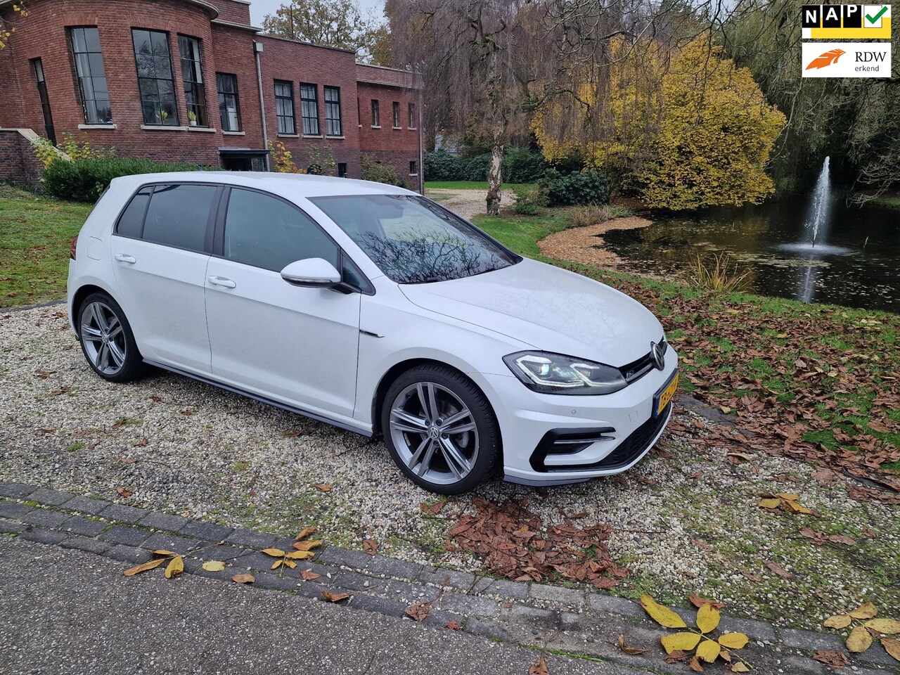 Volkswagen Golf - 1.0 TSI Highline Business R-line TREKHAAK - AutoWereld.nl