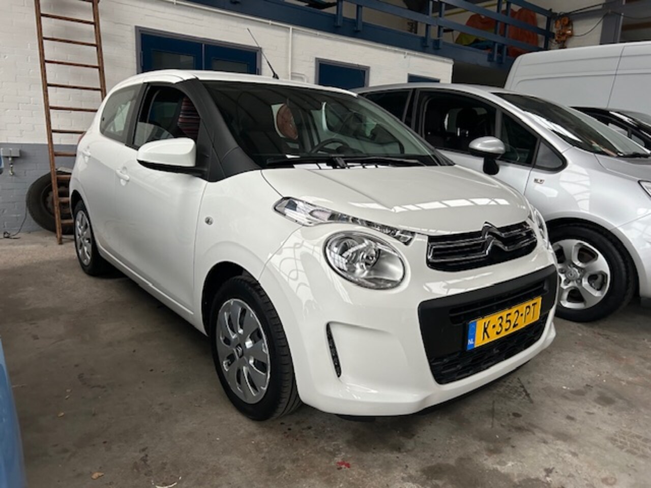 Citroën C1 - 1.0 VTi 72PK 5D Feel | Airco | Bluetooth | Elektr. ramen | NAP | Rijklaar prijs! - AutoWereld.nl