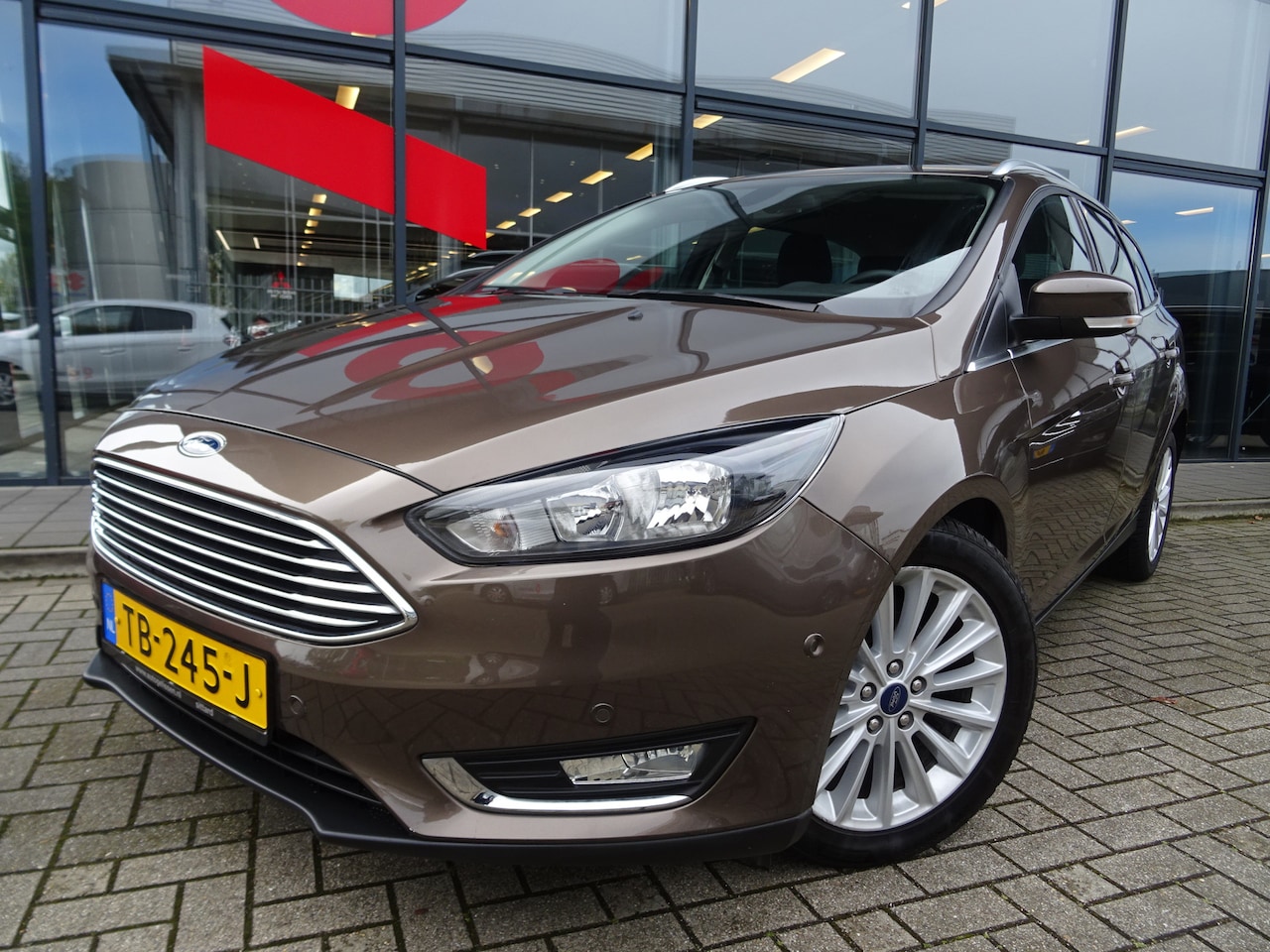 Ford Focus Wagon - 1.0 Titanium / NAVIGATIE / CAMERA / TREKHAAK / APPLE CARPLAY /ANDROID AUTO - AutoWereld.nl