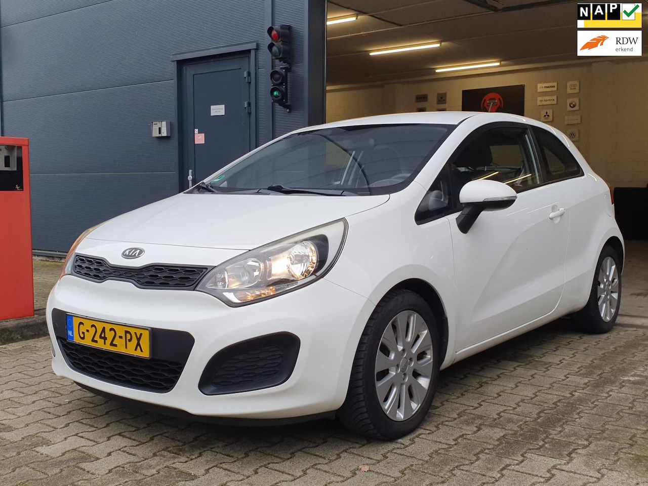 Kia Rio - 1.2 CVVT Comfort Pack / NIEUWE ONDERHOUDSBEURT / AIRCO / ISOFIX / LM-VELGEN / ELEKTR. INKL - AutoWereld.nl