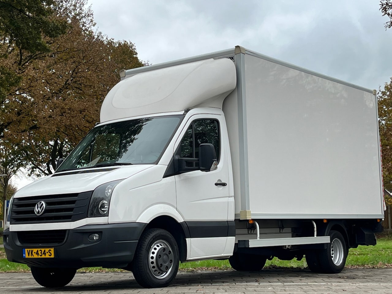 Volkswagen Crafter - 2.0 TDI bakwagen met Dhollandia laadklep,163 PK, airco, cruise, drie Zitpl - AutoWereld.nl