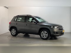 Volkswagen Tiguan - 1.4 TSI R-Line Edition DSG Parkeersensoren Navigatie