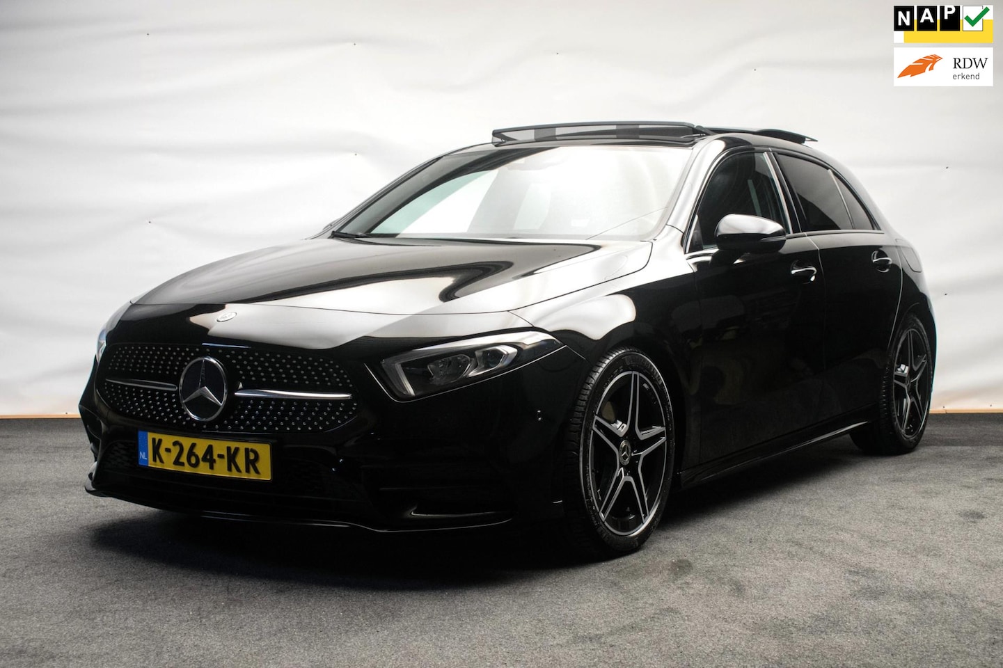 Mercedes-Benz A-klasse - 160 AMG Night Edition ORG NL [ Panoramadak Sfeerverlichting Widescreen Carplay Camera Stoe - AutoWereld.nl